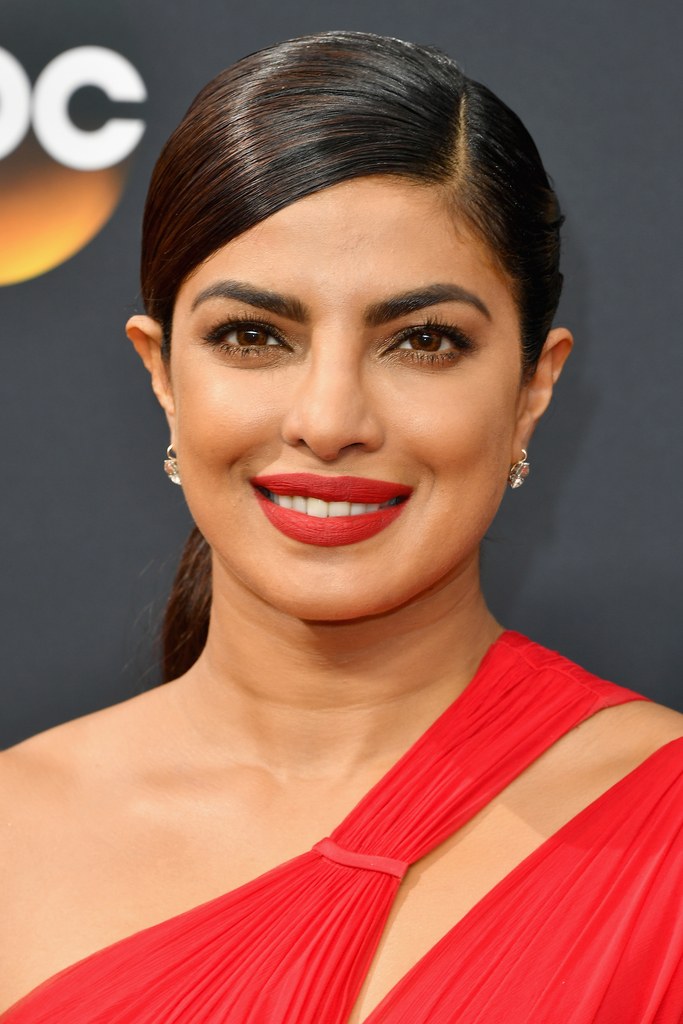 5 Best Emmy Beauty Looks You Will Want To Try In Real Life - JennySue Makeup 5 Best Emmy Beauty Looks You Will Want To Try In Real Life - JennySue Makeup