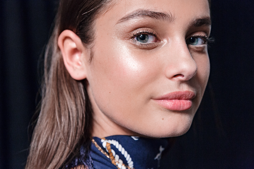 Finally. The Anti-Contouring Makeup Trend Is Here