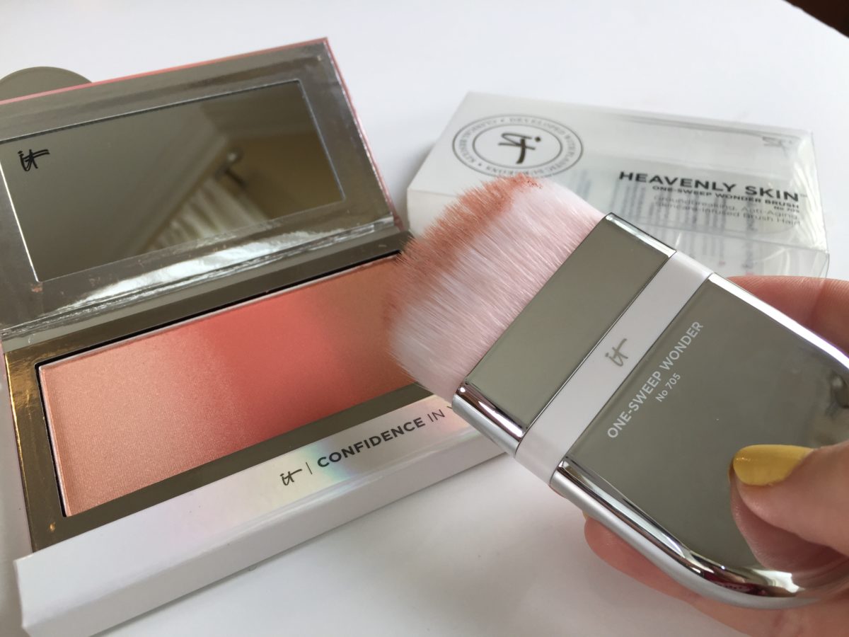 it cosmetics makeup brushes for blush one sweep wonder