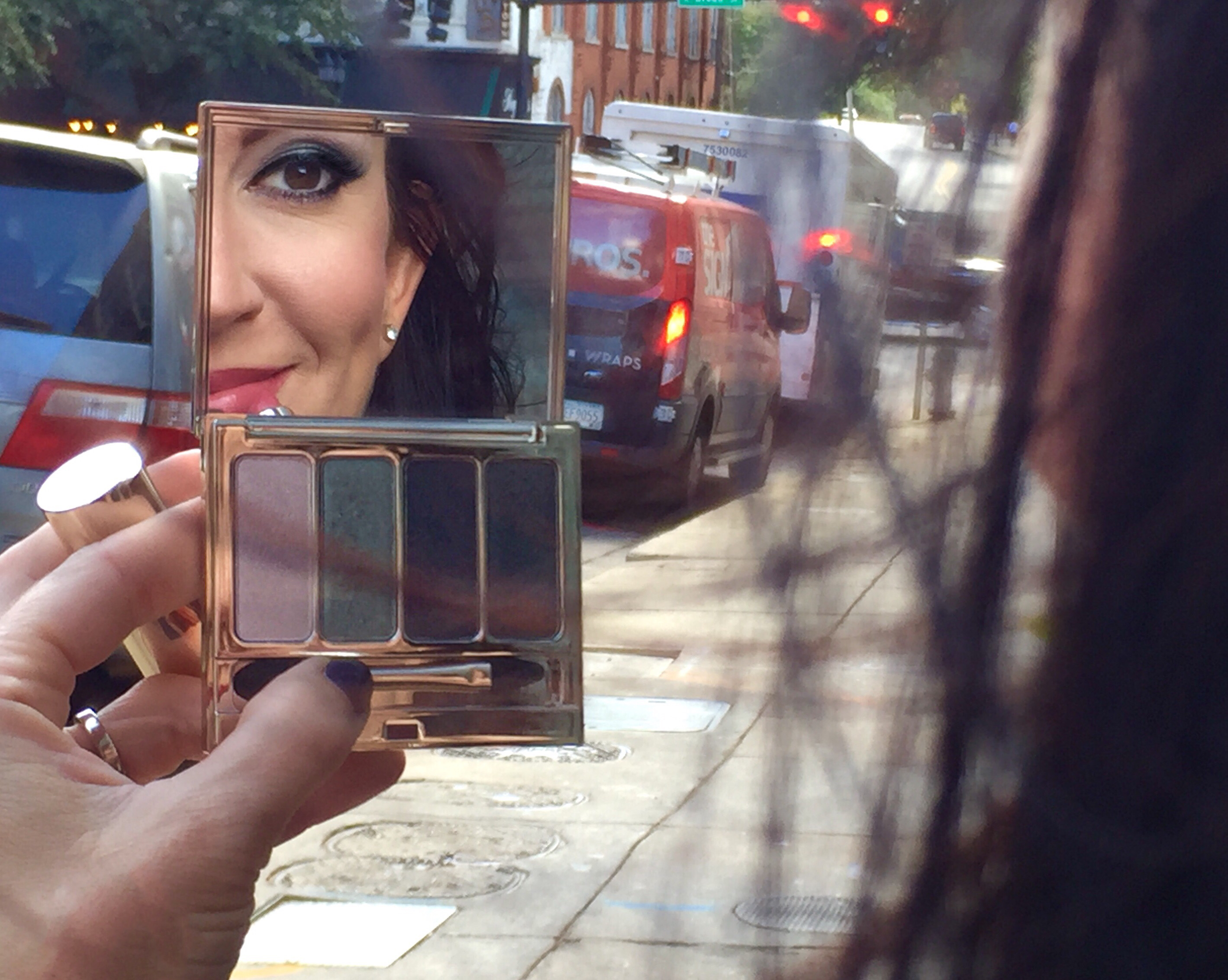 How To Use An Eyeshadow Quad Correctly : Clarins Graphik Collection + A Video