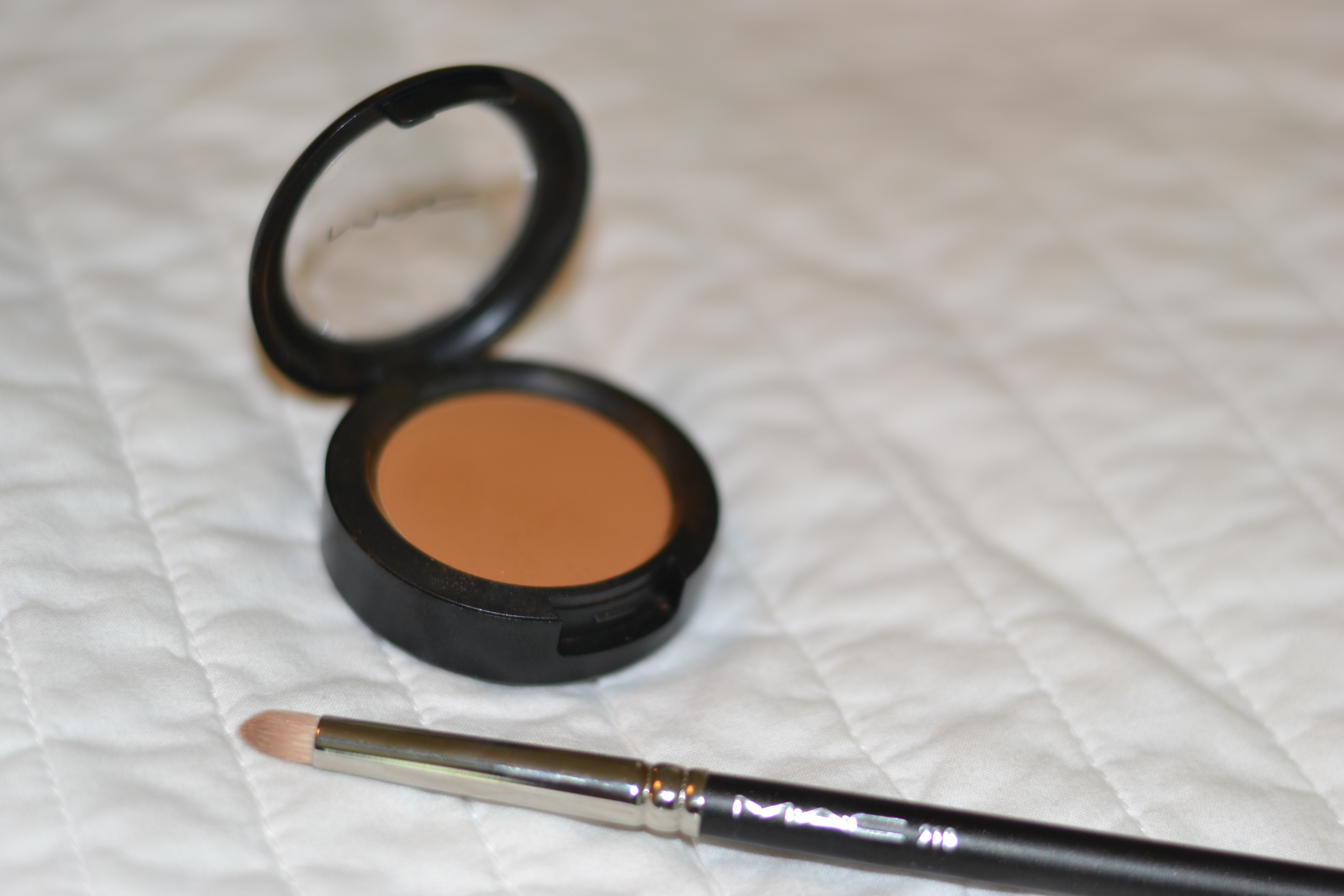 the brown eye shadow every girl should own : mac