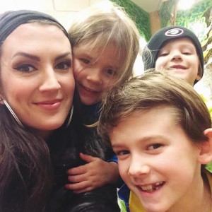 background on makeup artist and beauty blogger Jennifer Duvall