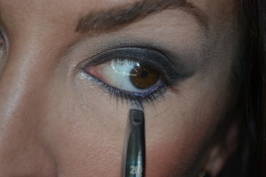 how to create a smoky eye look