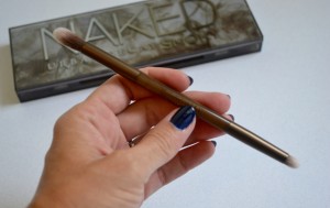 brush inside the Urban Decay Naked Smoky palette