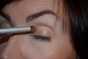 how-to-wear-gold-eyeliner
