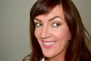 how-to-wear-gold-eyeliner