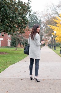 how-to-wear-gray-denim-leggings