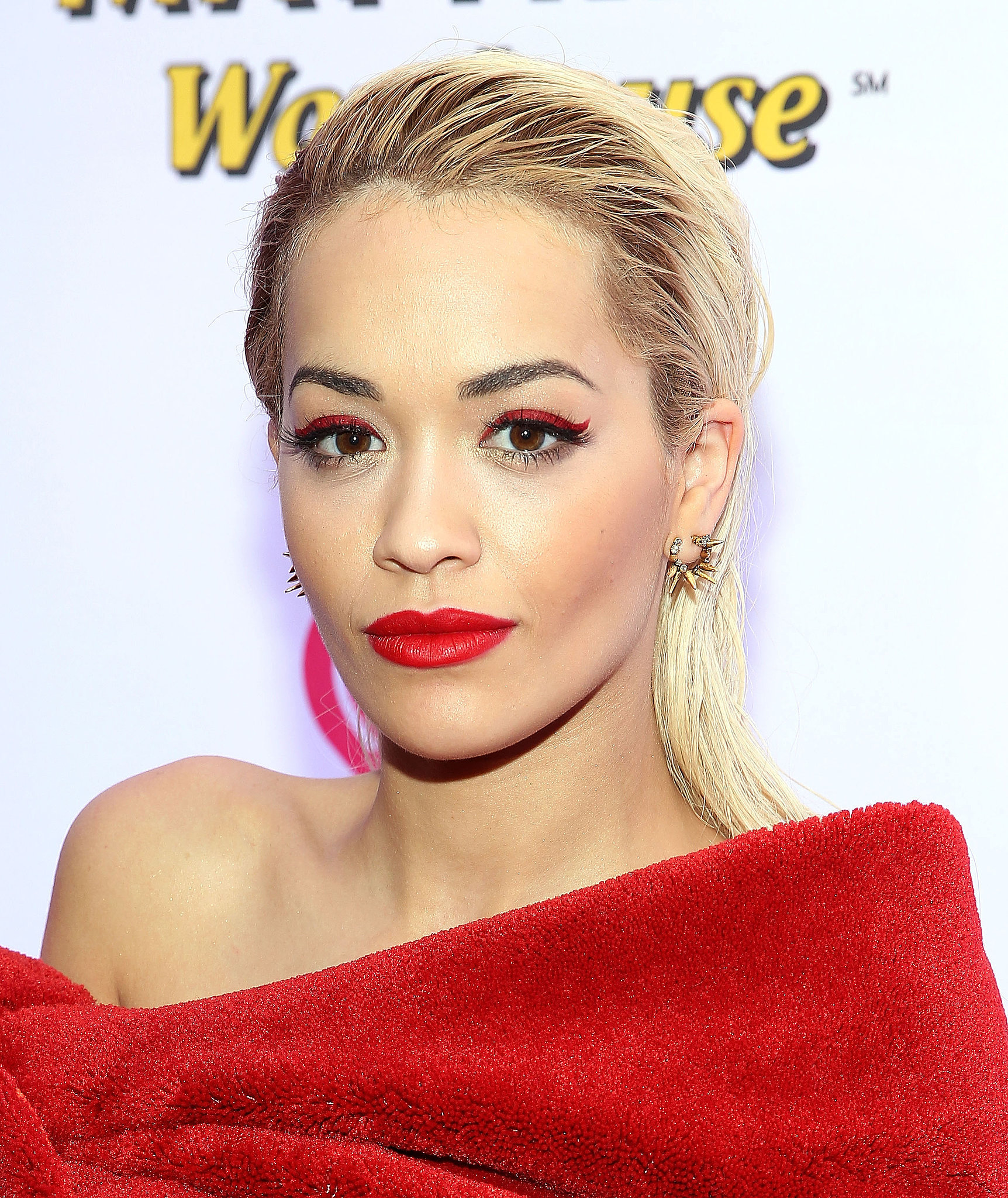 rita-ora-red-makeup-eyeliner