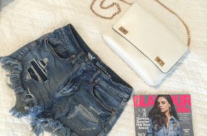 it_handbag_nordstrom_anniversary_sale_chain_crossbody_bag