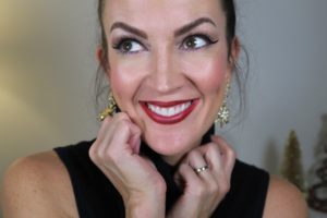 easy-holiday-red-glitter-lip-tutorial