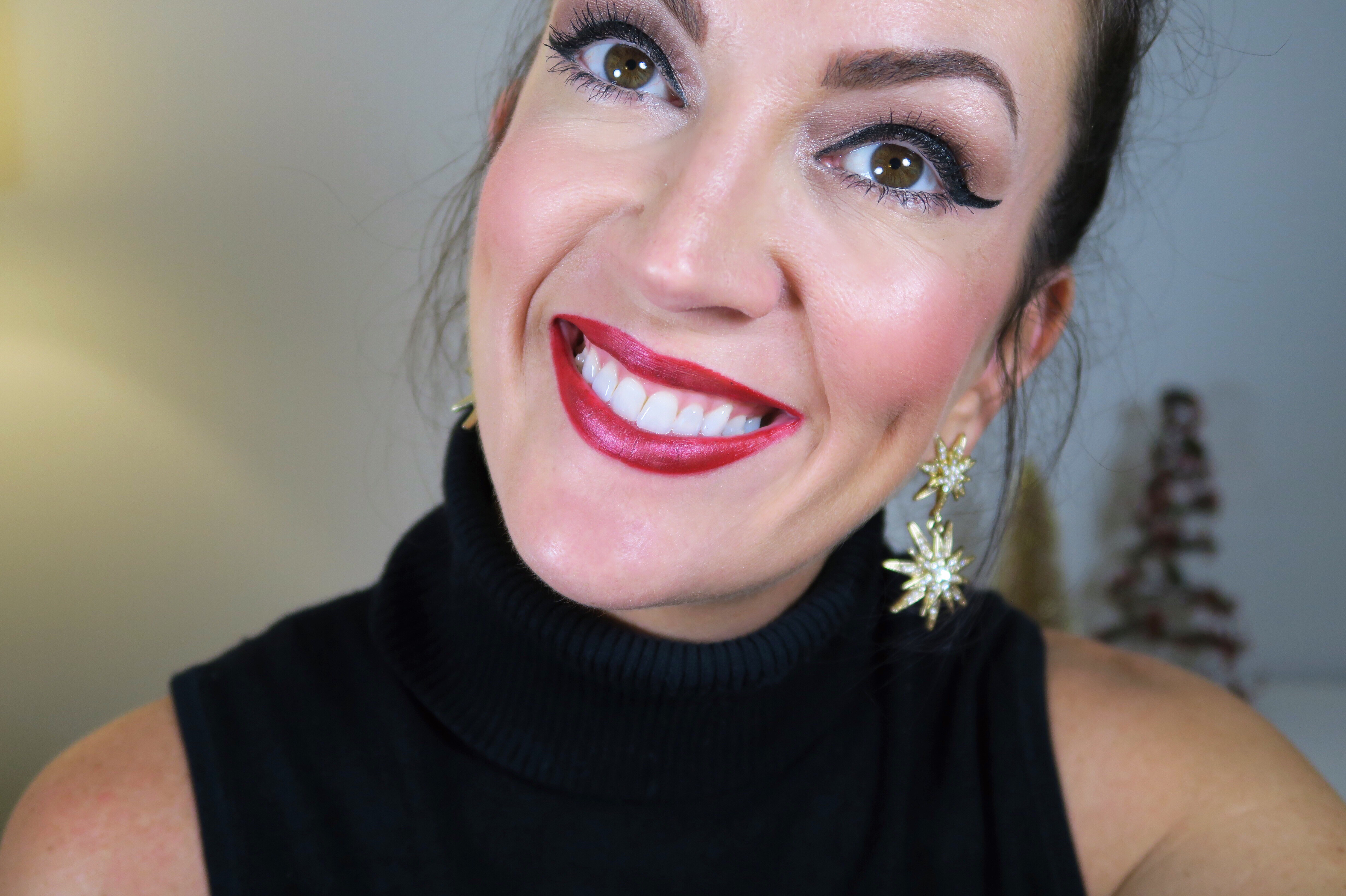 Fun & Easy Holiday Red Glitter Lip Tutorial