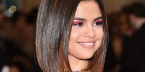 selena-gomez-pink-eyes-metball-2017