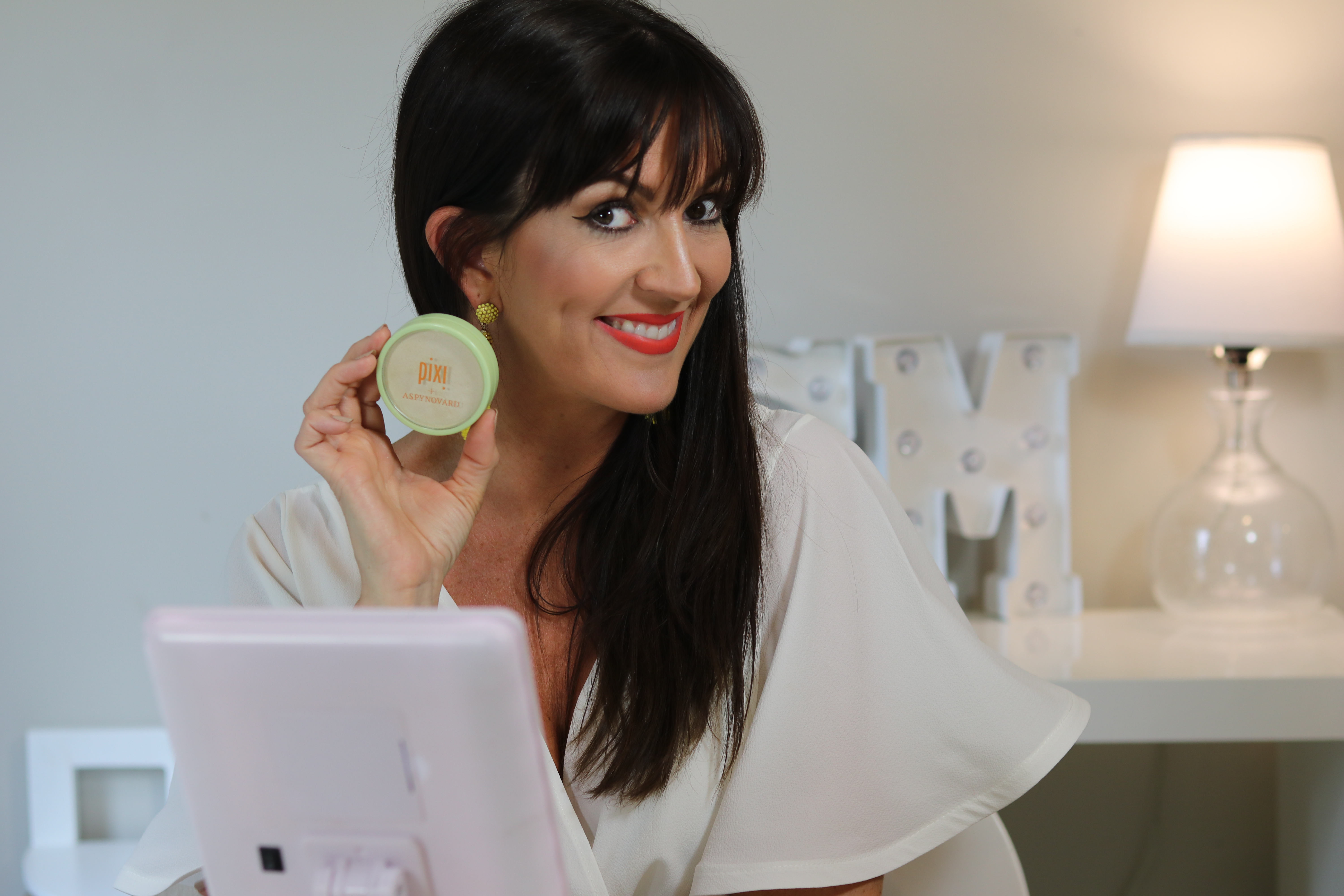 How To Get Glowing Skin With One Single Makeup Product + A Video : Pixi Beauty Glow-Y Powder